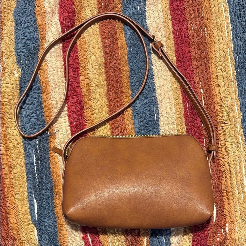 Universal Thread Tan Crossbody Bag